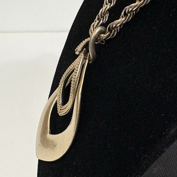 Liz Claiborne Pendant Necklace Matte Gold Tone Layered Pendant Classic Statement - Picture 3 of 10